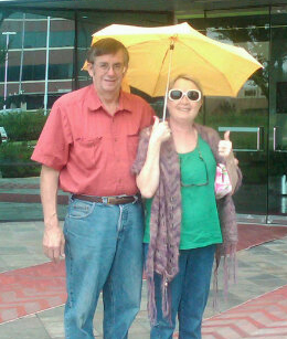 Laura_jo_Mom_and_Dad_in_front_of_Burzynski_Clinic